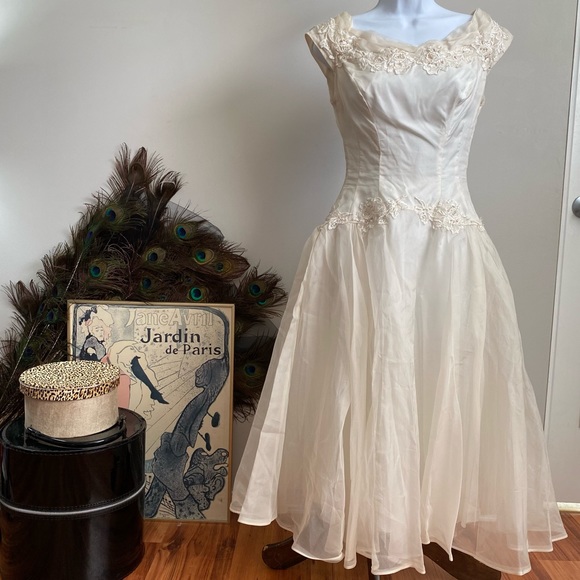 Petite Junior 50s hand detailed wedding dress